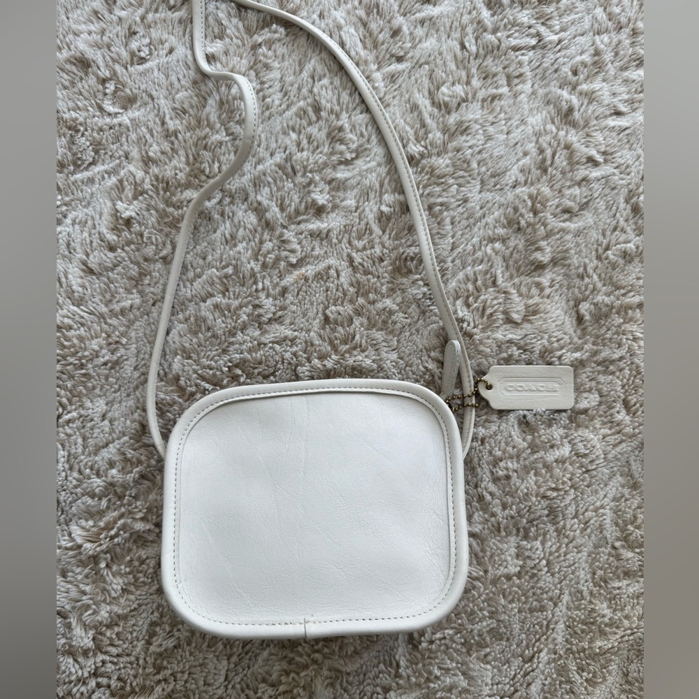 Vintage Coach Leather Crossbody Bag – Style 9935 - Picture 2 of 7